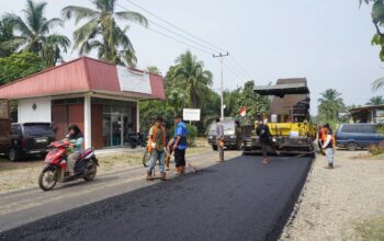 Jalan Sitiung Lama–Pulai Dharmasraya Diaspal, Ekonomi 3 Kecamatan Langsung Menggeliat