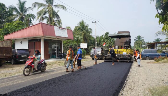 Akhirnya Jalan Sitiung-Pulai Diaspal Mulus, 3 Kecamatan Merdeka dari Kubangan!