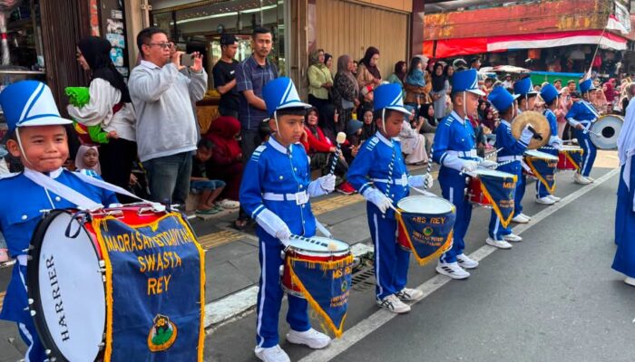 Heboh! 19 Sekolah Adu Kreativitas di Lomba Drumband HUT RI Padang Panjang