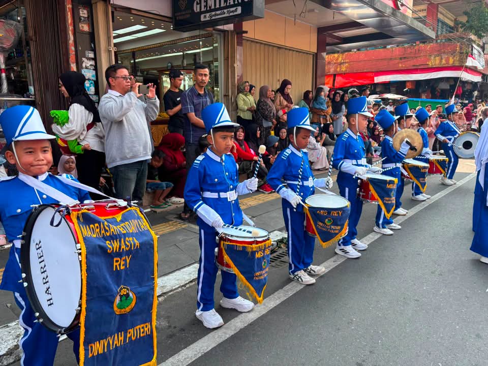 Heboh! 19 Sekolah Adu Kreativitas di Lomba Drumband HUT RI Padang Panjang