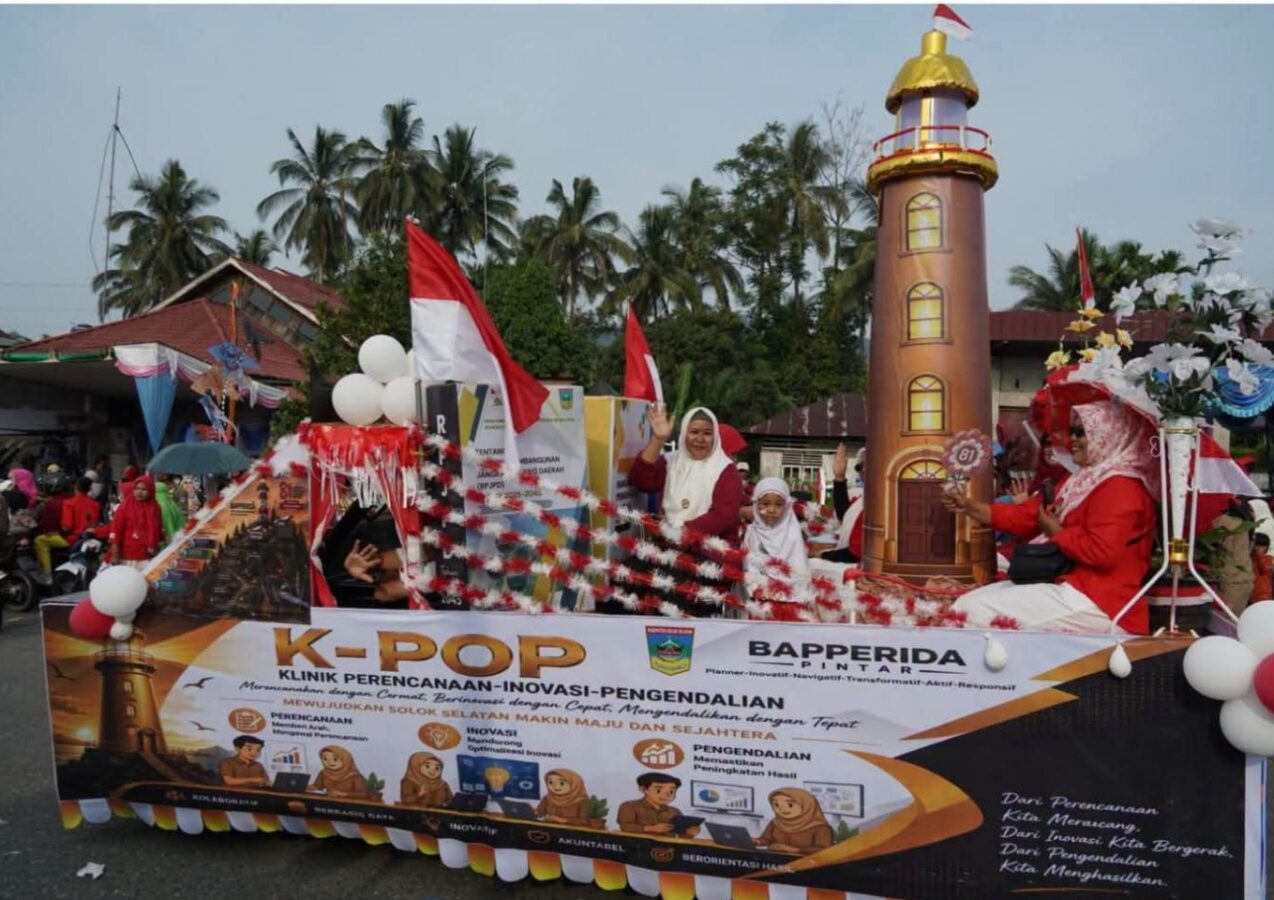 Meriah! Pawai Alegoris dan Mobil Hias HUT RI ke-81 Ubah Solok Selatan Jadi Lautan Budaya