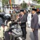 Sambut HUT RI ke-81, Wali Kota Payakumbuh Bagikan Ratusan Bendera Merah Putih ke Warga