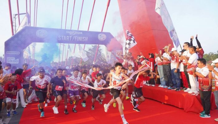 Pelari Solok Selatan Gusti Andra dan Nurul Izza Rajai Dharmasraya Merah Putih Run 2026