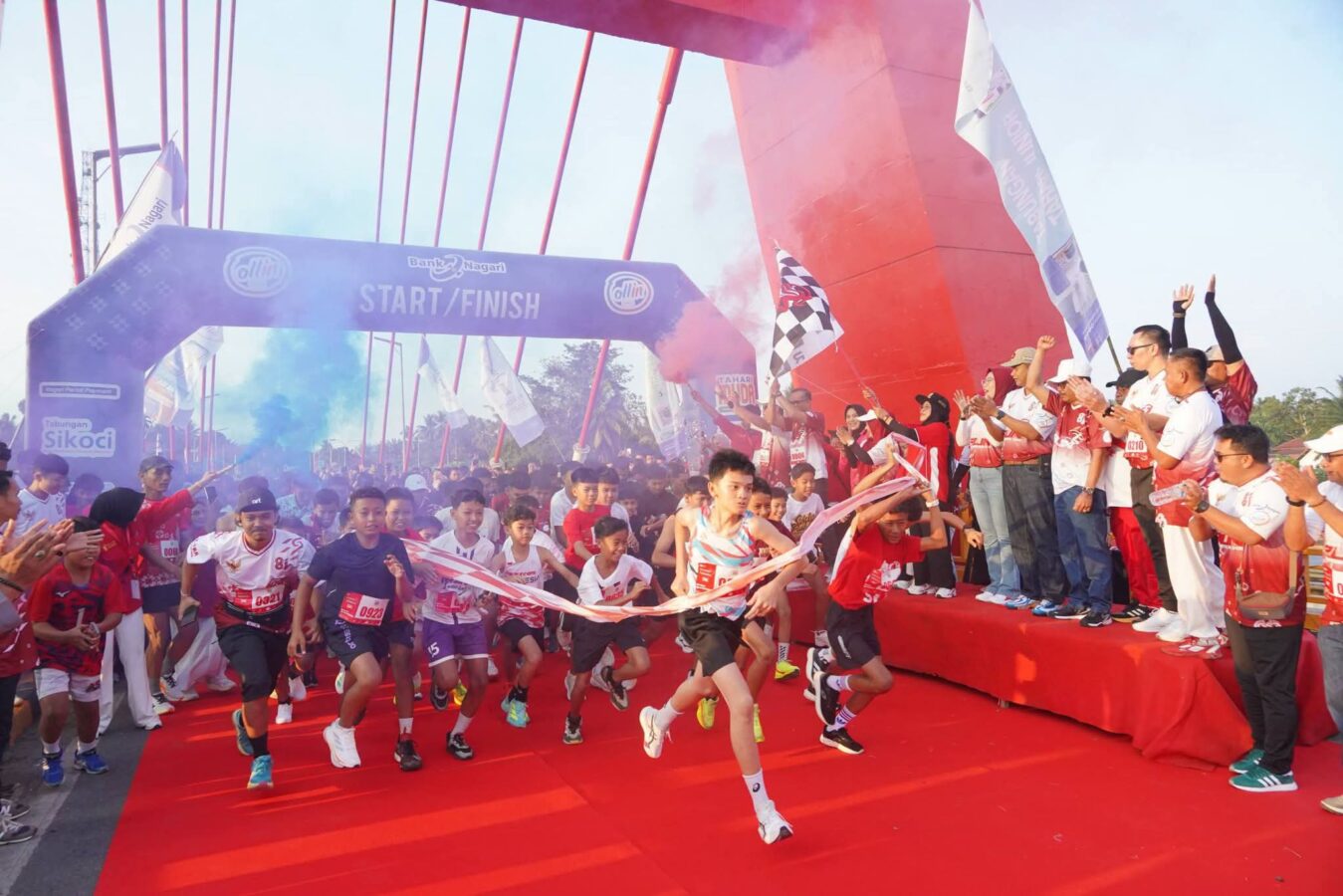 Pelari Solok Selatan Gusti Andra dan Nurul Izza Rajai Dharmasraya Merah Putih Run 2026
