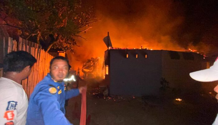 Malam Kelam di Padang Tiakar Payakumbuh: Enam Rumah Rata dengan Tanah, Puluhan Jiwa Mengungsi