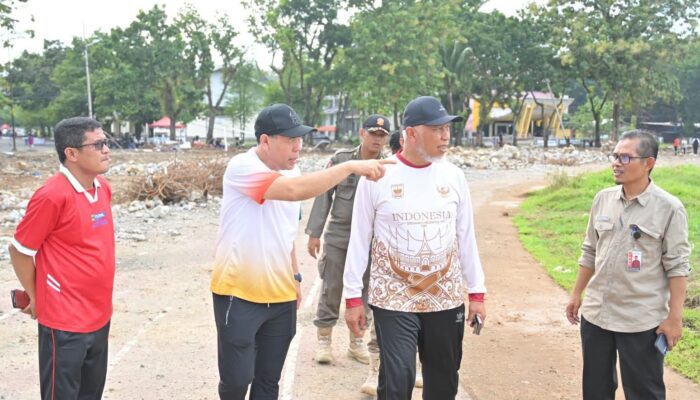 Mahyeldi Kawal Rekonstruksi GOR H Agus Salim, Pembersihan Ditargetkan Rampung Akhir Agustus