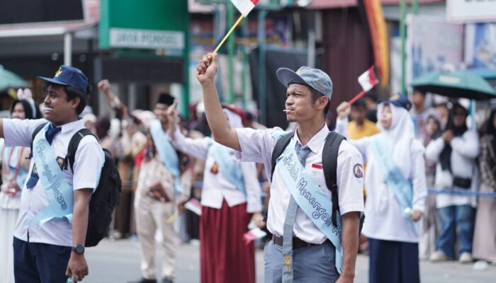 Pawai Alegoris HUT ke-81 RI di Kota Solok Meriah, Ribuan Warga Padati Jalanan