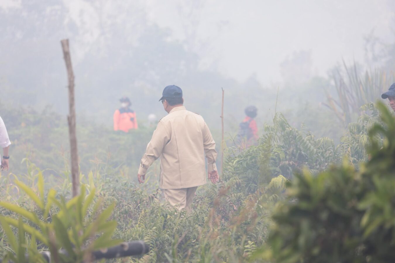 Tiba di Kalbar, Presiden Prabowo Langsung Pimpin Penanganan Karhutla dan Tinjau Lokasi Kebakaran
