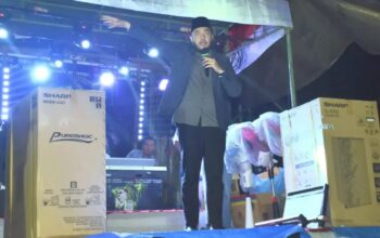 Malam Puncak HUT RI ke-81 di Jawa Gadut, Fadly Amran Ajak Warga Perkuat Persatuan