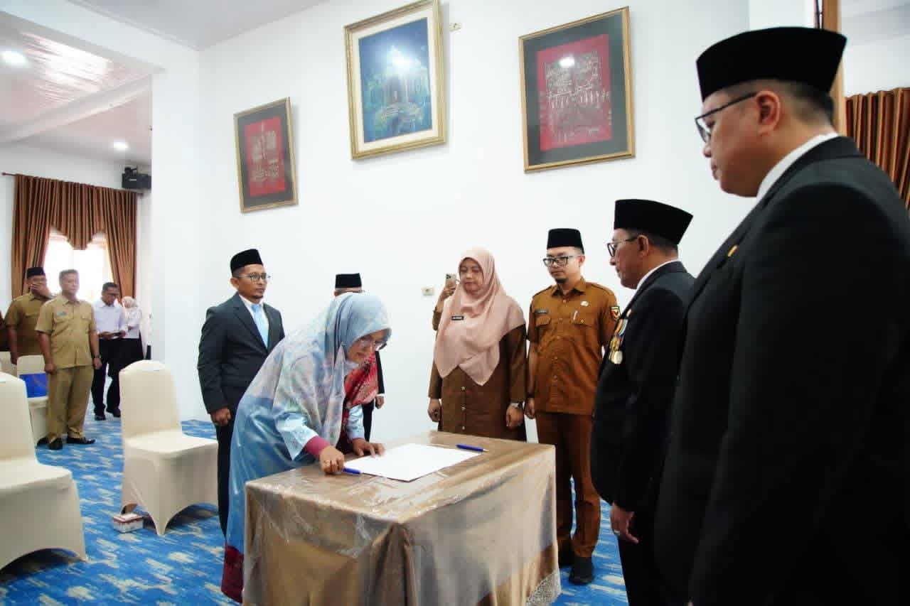 Bupati Eka Putra Lantik 4 Pejabat Administrator, Tekankan Percepatan Realisasi TKD Tanah Datar