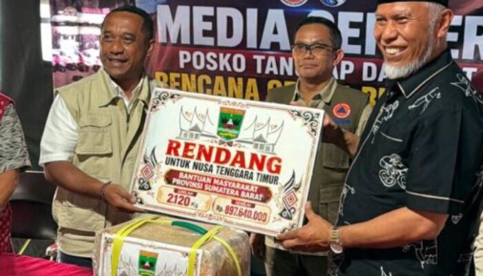 Pemprov Sumbar Kirim 2,12 Ton Rendang untuk Korban Bencana NTT, Bantuan Diterbangkan ke Manggarai
