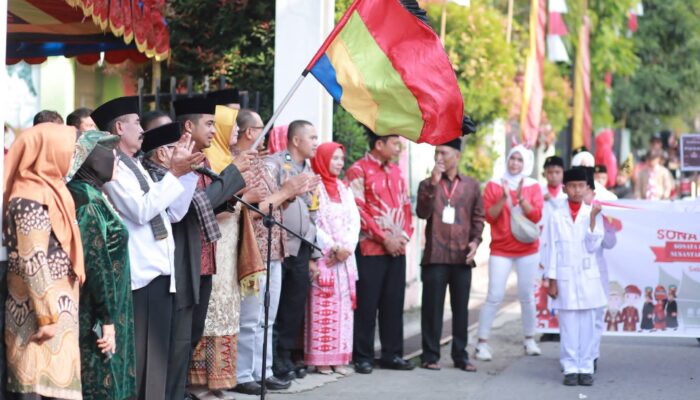 Pawai Alegoris SDN 06 Tanah Garam Solok Meriah, Wali Kota Apresiasi Program SONATA 06 dan SEJUTA