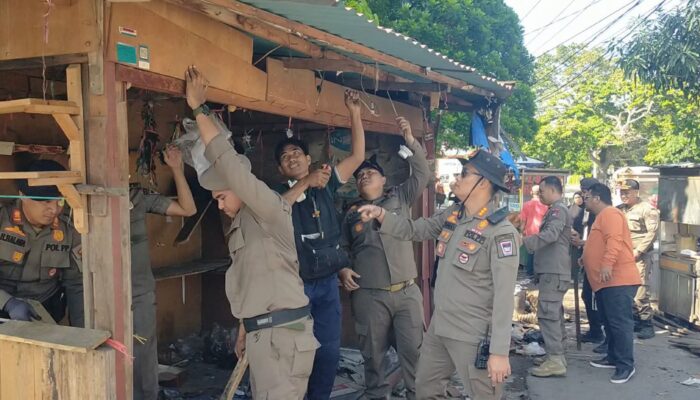 13 Lapak PKL di Akses RSUP M Djamil Padang Dibongkar Satpol PP, Jalan Jati Kembali Ditertibkan