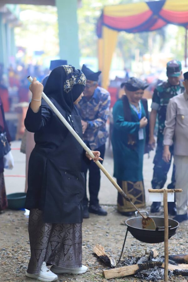 Wawako Suryadi Buka Lomba Marandang Tingkat SMA se-Kota Solok
