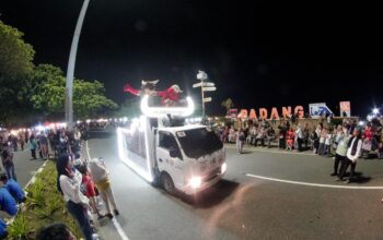 Semen Padang Bikin Meriah Pawai Telong-Telong HJK Padang ke-357 di Pantai Cimpago