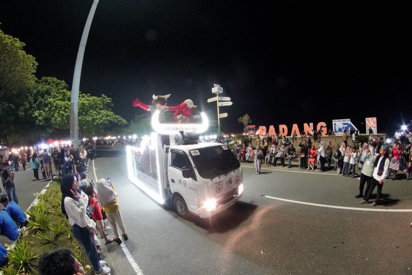 PT Semen Padang Semarakkan Festival Pawai Telong-Telong HJK Padang ke-357