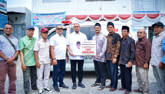 Andre Rosiade Serahkan Ambulans untuk Warga Nagari Kubang, Percepat Layanan Kesehatan