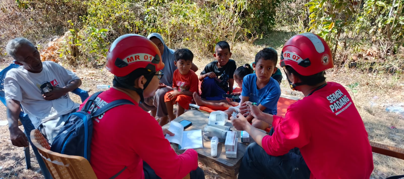 Semen Padang Peduli Hadir di Tengah Warga Terdampak Gempa Manggarai Timur