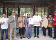 Andre Rosiade Serahkan Bantuan untuk Pembangunan Masjid Al-Hidayah Polres Arosuka Solok