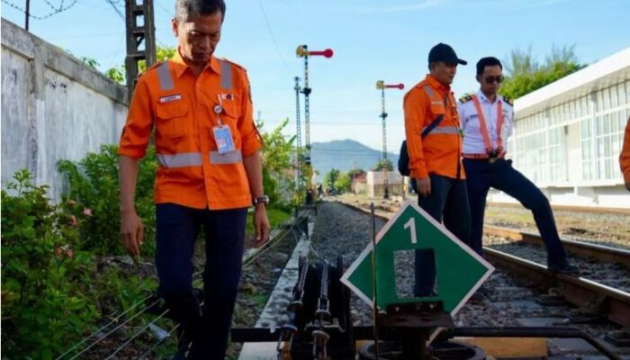 Antisipasi Rel Ambles Akibat Cuaca Ekstrem, KAI Sumbar Cek Jalur KA Padang-Bukit Putus