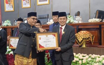 Kontribusi Nyata Pers, Ketua PWI Sumbar Widya Navies Raih PIN Emas di HJK Padang ke-357