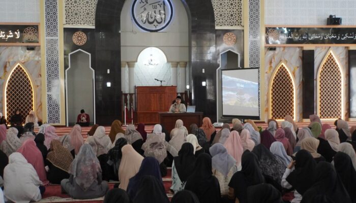 Kajian Muslimah di Padang Panjang, Wako Hendri Arnis Tekankan Pentingnya Ilmu dan Ibadah Bangun Keluarga Sakinah
