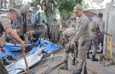 Teguran Tak Digubris, PKL Kuasai Trotoar dan Badan Jalan di Padang Ditertibkan Satpol PP
