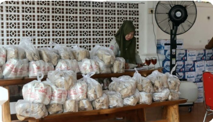 Update Banjir Padang: Pusat Bantuan Banjir di Posko Palanta Rumdin Wako, 6.000 Nasi Bungkus Sudah Dibagikan
