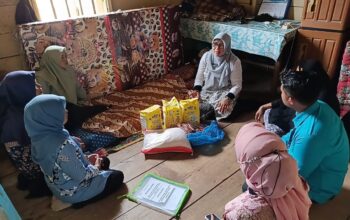 Pemko Padang Gerak Cepat Bantu Lansia Sakit di Aia Pacah, Zainimar Terima Kasur hingga Sembako