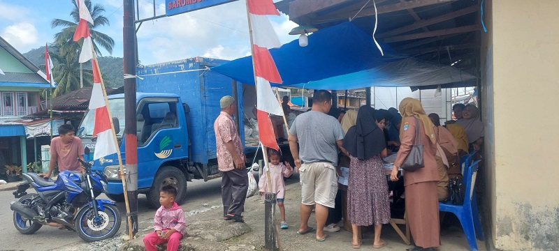 Sembako Murah Serbu Rabi Jonggor, Warga Pasaman Barat Rela Antre Pakai KTP Demi Beras Subsidi