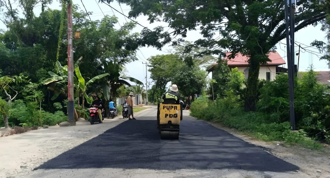 Dinas PUPR Padang, PUPR Kota Padang, jalan rusak Padang, perbaikan jalan Padang, patching jalan