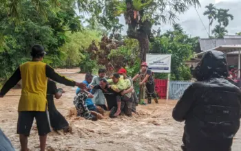 Banjir Padang Hari Ini: Warga Kampung Tanjung Kuranji Terjebak dan Berhasil Dievakuasi