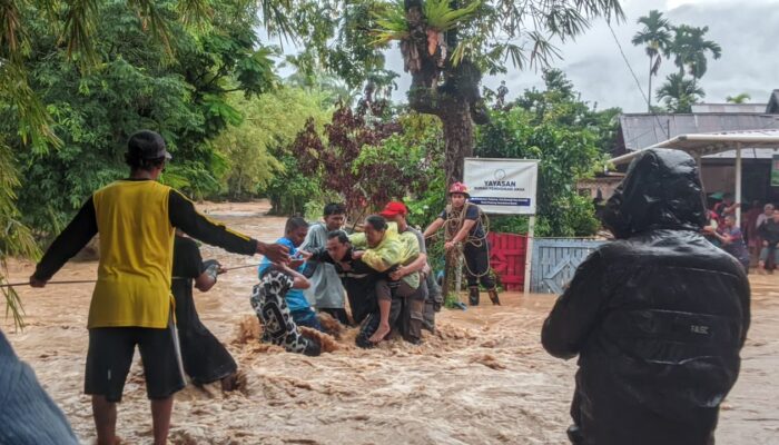 Banjir Padang Hari Ini: Warga Kampung Tanjung Kuranji Terjebak dan Berhasil Dievakuasi
