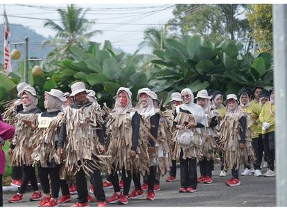 Heboh dan Kreatif! Gerak Jalan Antar Nagari se-Solok Selatan Meriahkan HUT ke-81 RI