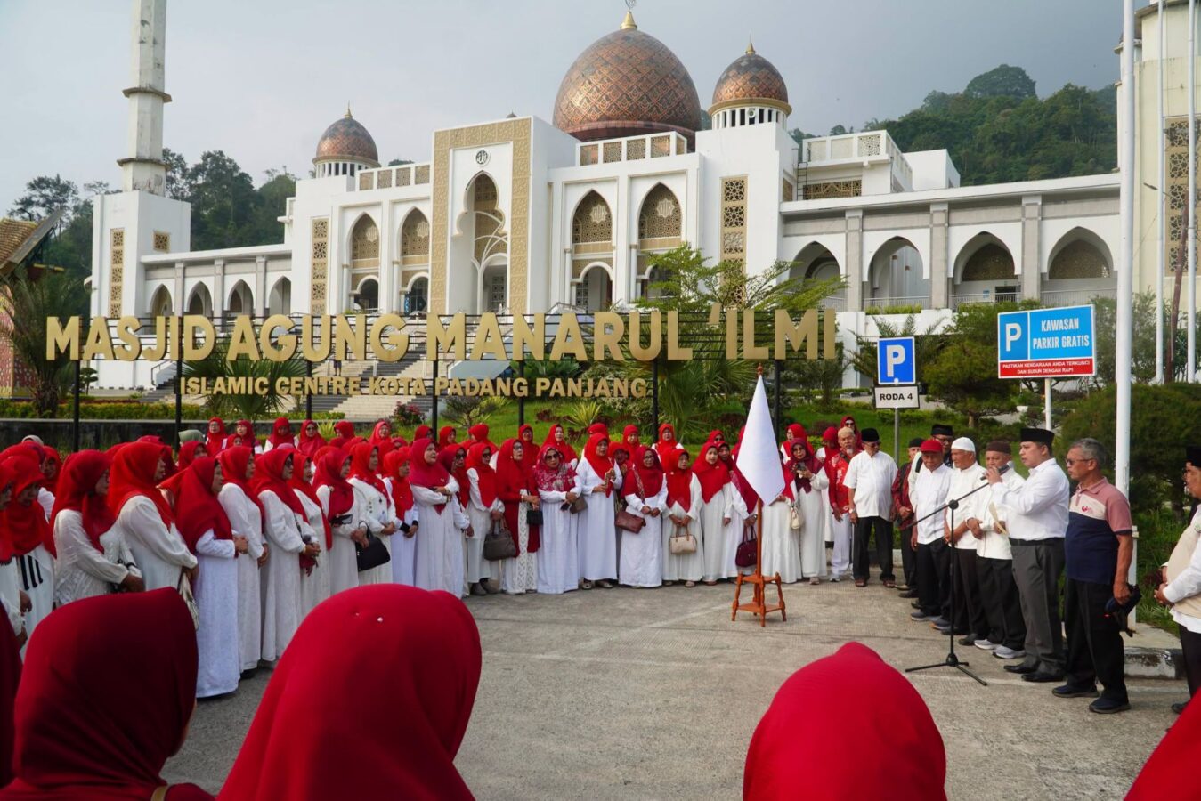 Wako Hendri Arnis Lepas 150 Lansia, Targetkan Padang Panjang Jadi Kota Ramah Semua Usia