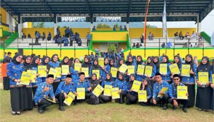 Kado Manis HUT RI ke-81: 31 CPNS Solok Selatan Resmi Terima SK PNS di GOR Rimbo Tangah