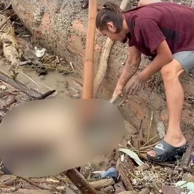 anting emas jenazah korban banjir Nepal