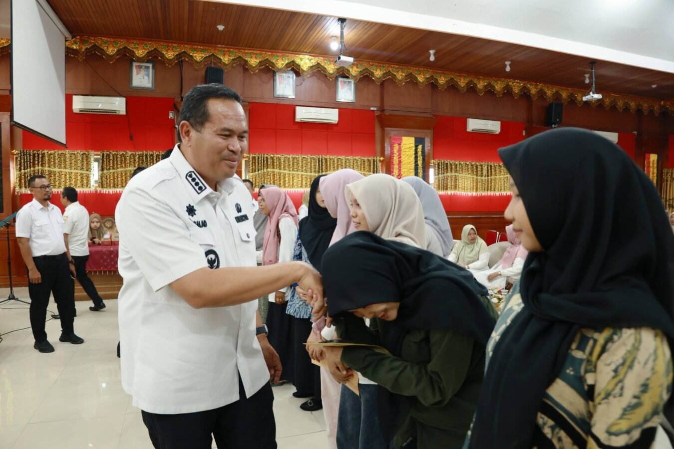 Program Saga Saja Plus 2026: Wali Kota Pariaman Lepas 76 Mahasiswa Penerima Beasiswa
