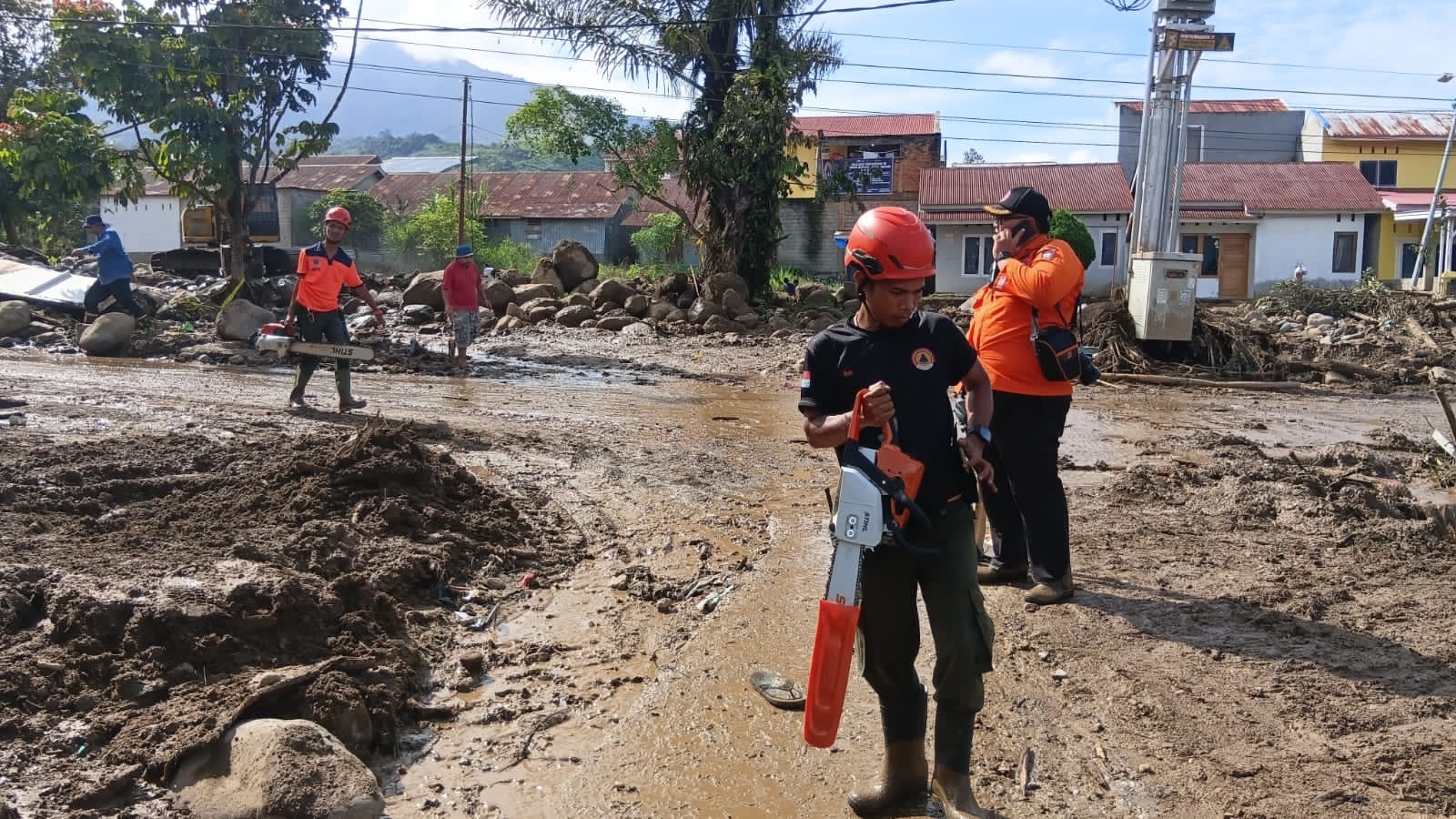 Bantu Korban Banjir Bandang Solok, Pemko Padang Kerahkan BPBD dan Relawan