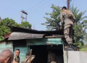 Ganggu Lalu Lintas dan Makan Sempadan Sungai, Satpol PP Padang Bongkar Bangunan Liar di 2 Lokasi