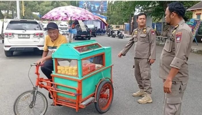 Tugu Gempa Disasar, Satpol PP Ingatkan PKL Jangan Ganggu Fasum!