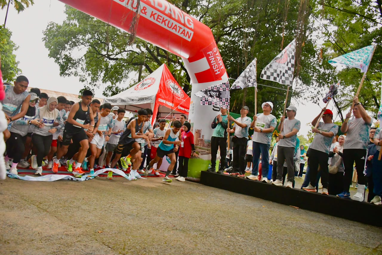 Semen Padang Fun Run 2026 Diikuti 1.000 Pelari, Taklukkan Rute Hijau hingga Puncak Padayo