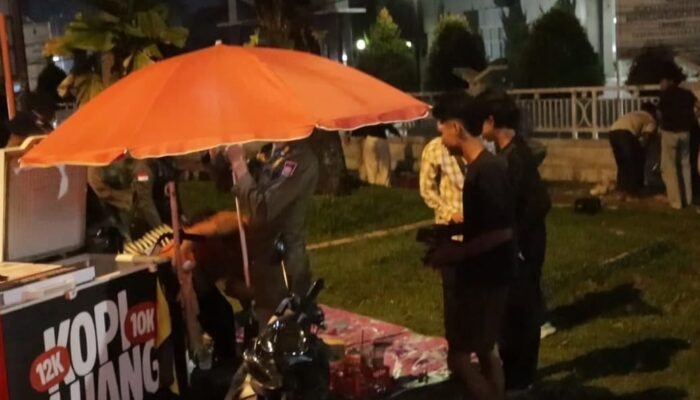 Patroli Malam Satpol PP Padang: 51 Barang Bukti Diamankan, PKL hingga Muda-Mudi Ditertibkan