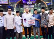 Andre Rosiade Serahkan Bantuan Rp50 Juta untuk Masjid Raudhatul Ulum di Padang Timur