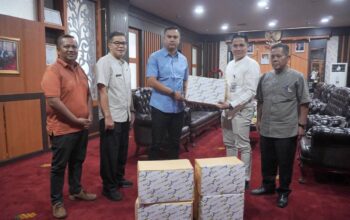 Sijunjung Diselimuti Kabut Asap, Bank Nagari Serahkan Bantuan 5.000 Masker