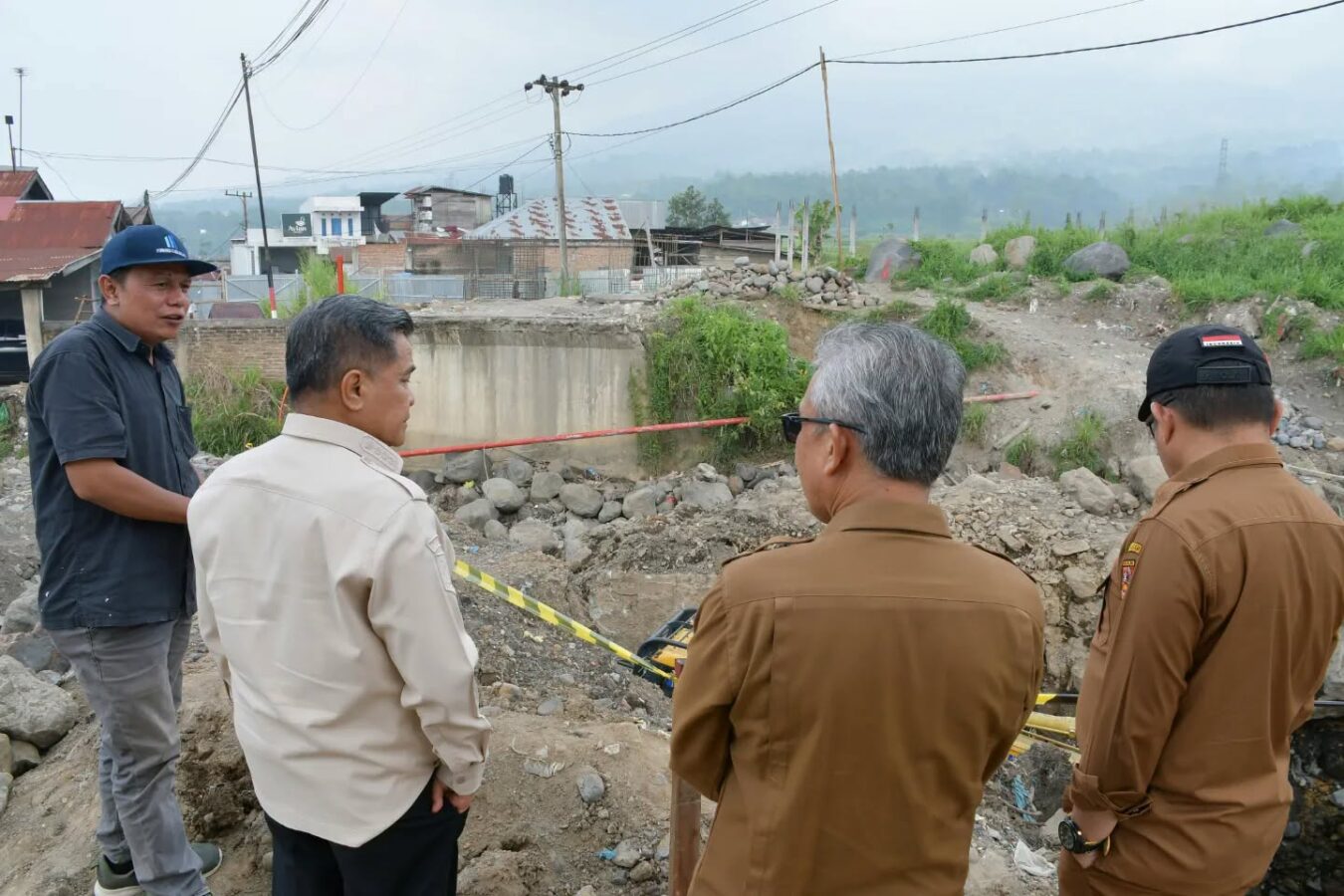 Bupati Agam Pantau Perbaikan Jalan dan Jembatan, Infrastruktur Rp18 Miliar Lebih Mulai Dikerjakan