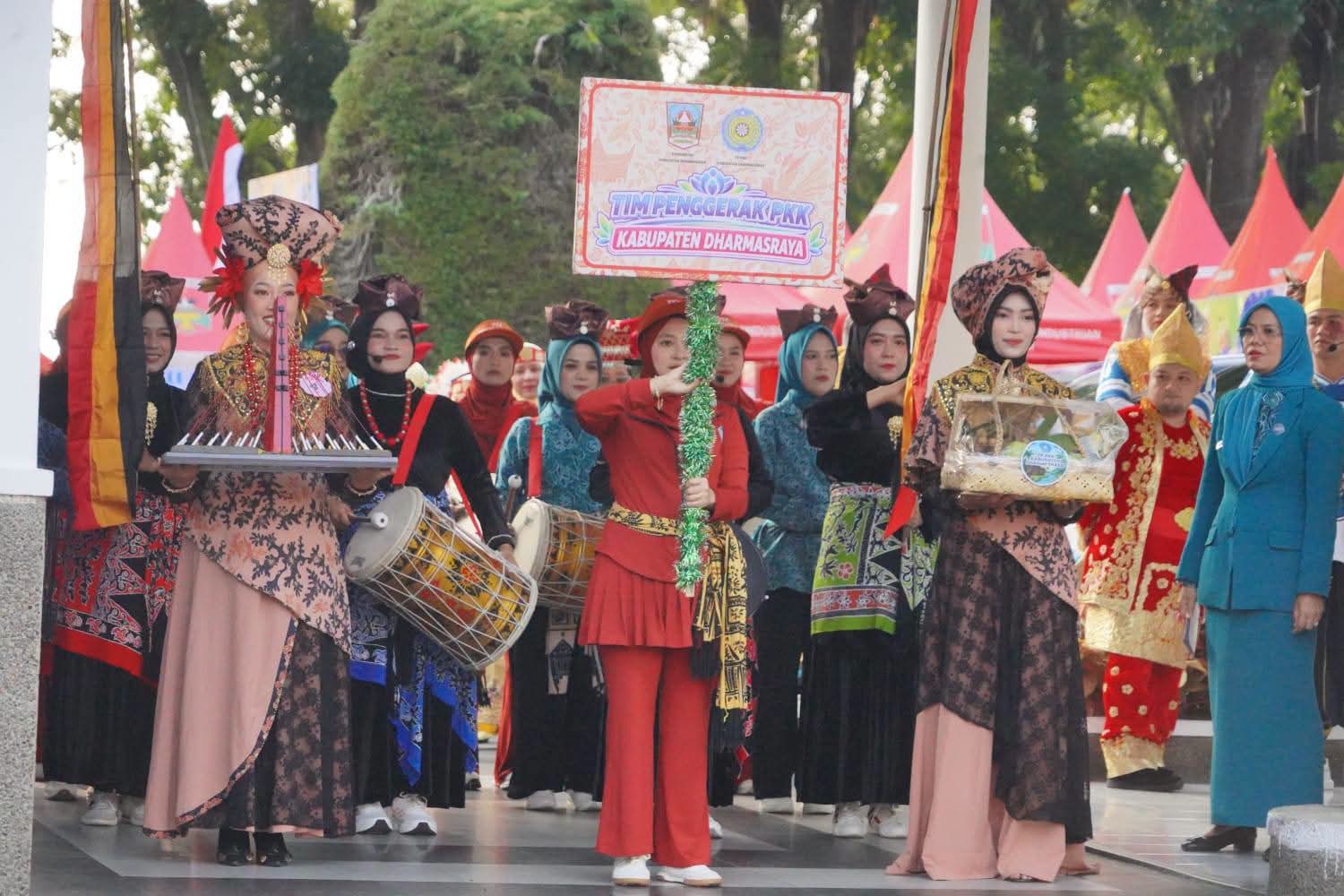 Dari Lumpur Jadi Karya, TP-PKK Dharmasraya Angkat Potensi Lokal di Jambore PKK Sumbar