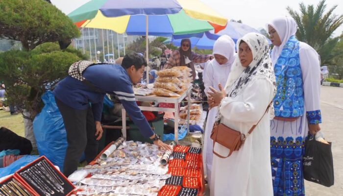 Jemaah BKMT Padati Islamic Centre Padang Panjang, UMKM Raup Berkah