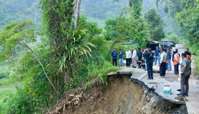 Hujan Lebat Picu Longsor, Jalan Provinsi di Palembayan Lumpuh Total