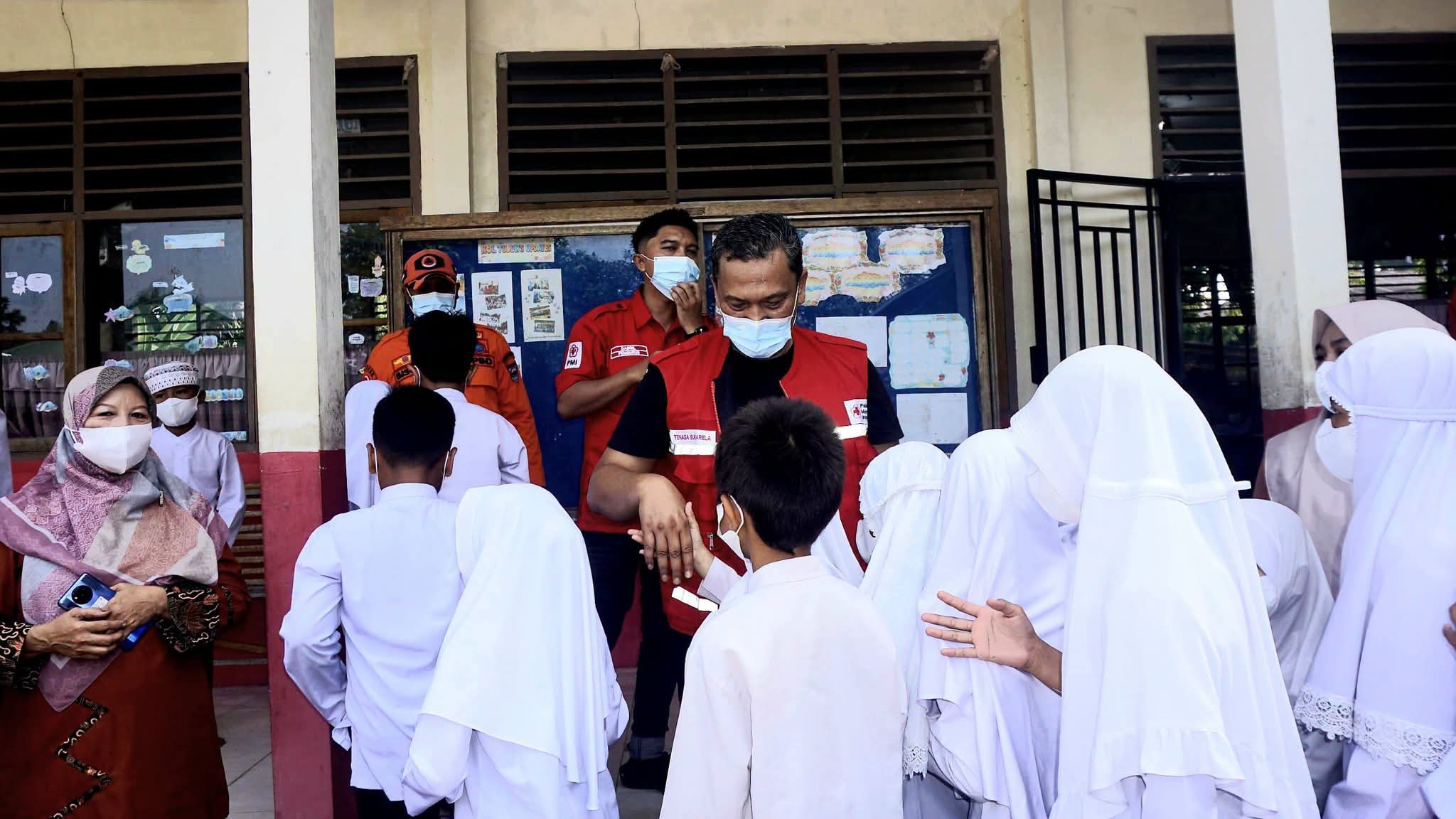 6.500 Masker Dibagikan, Wabup Ihpan Ajak Warga Pasaman Barat Wajib Pakai Masker